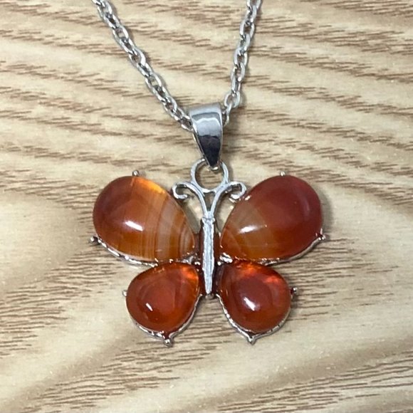 Red Agate Natural Stone Cute Butterfly Pendant Necklace Gemstone Pendant - Picture 2 of 2